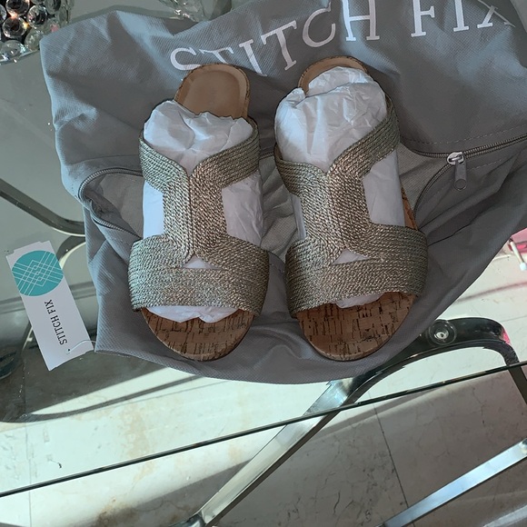 Stitch Fix Gorgeous gold tone wedge slide sandal size 6 - Picture 5 of 12
